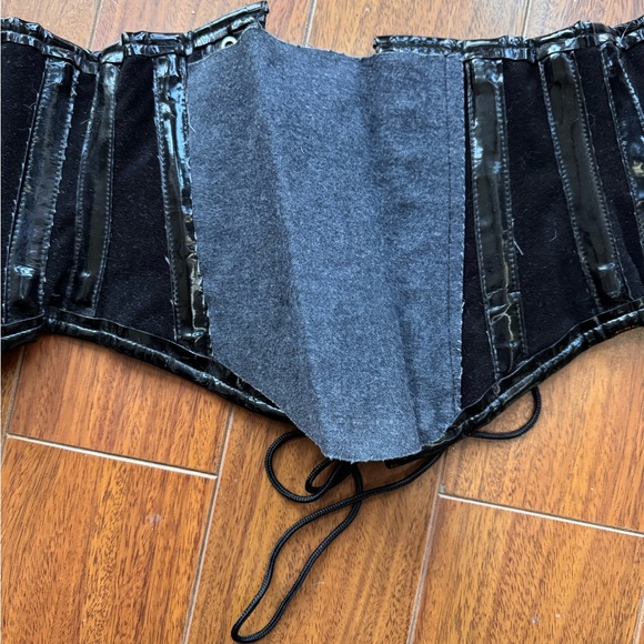 Black Patent Faux Leather Zip Corset sz Small - Picture 9 of 11